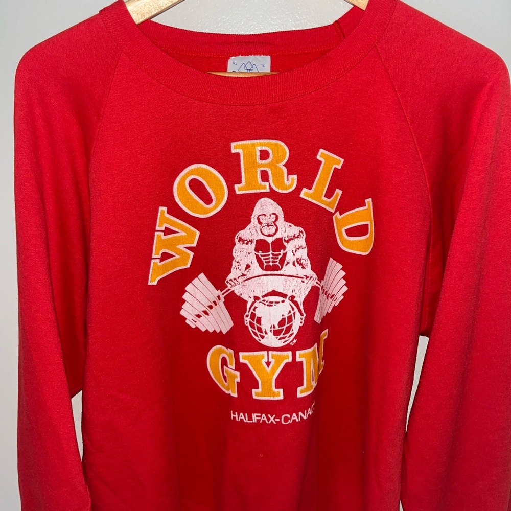 Vintage ‘80s World Gym Red Graphic Crewneck Sweatshirt  Halifax-Canada